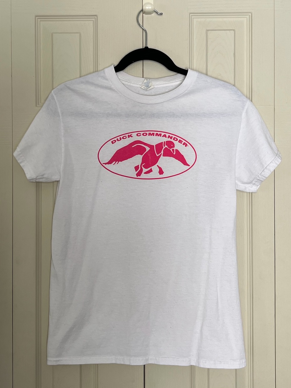 Duck Commander White Graphic Tee - Pink Logo